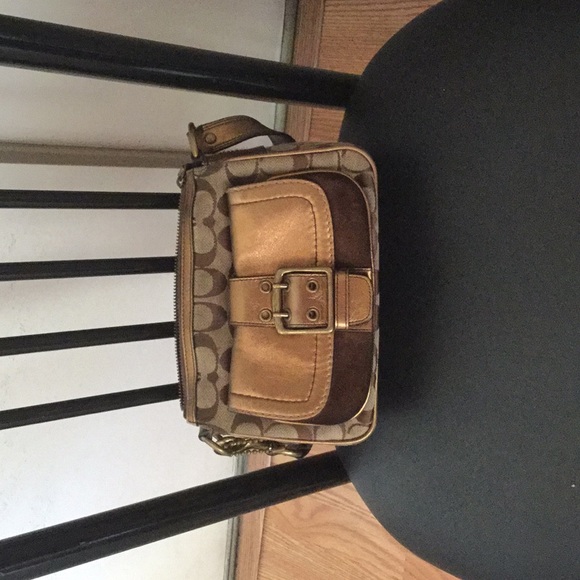 2004 Gold Coach - Picture 2 of 8